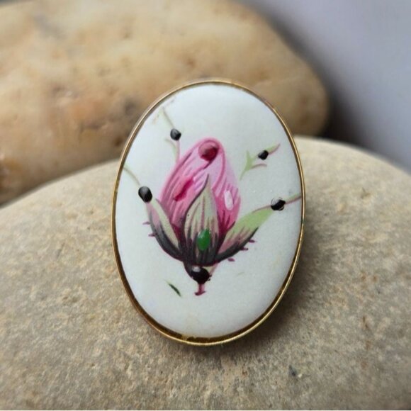 Vintage Hand Painted Ceramic Rose Bud  Oval Gold tone Pin Pendant Brooch - Picture 1 of 8